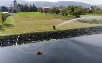 Motopompa portabilă flotabilă poate furniza până la 1180 litri pe minut și 4,3 bar, ceea ce o face ideală pentru pomparea apei din surse naturale și pentru intervenții rapide