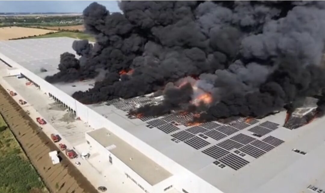 Detecția incendiului la panouri fotovoltaice montate pe clădiri