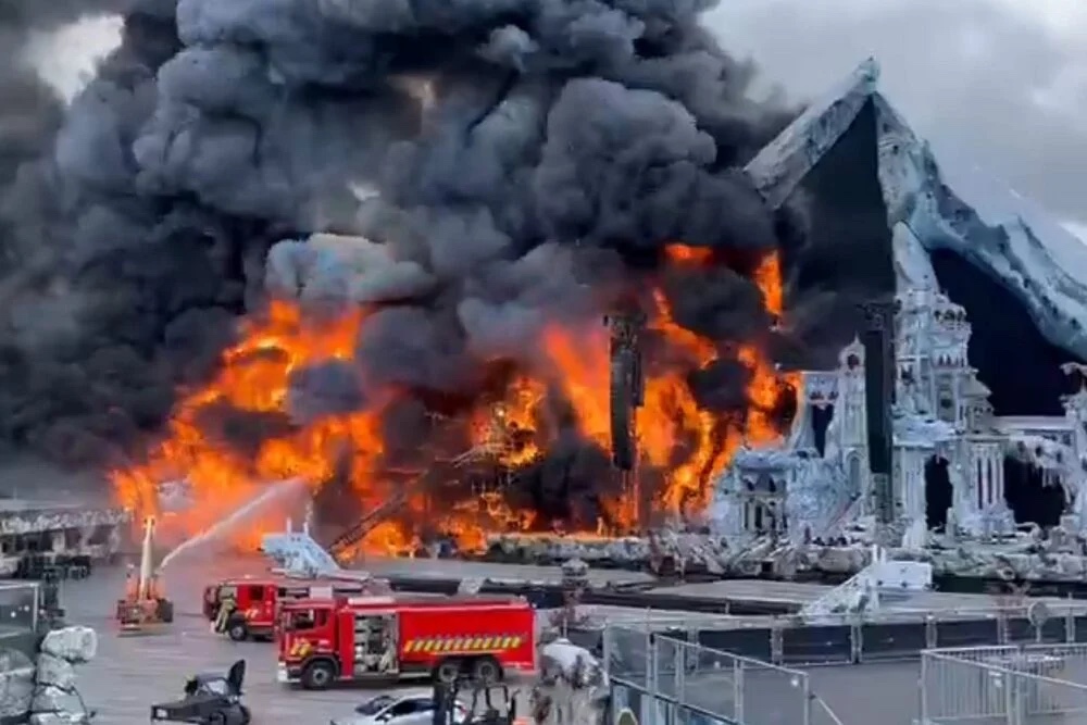 Incendiu la scena principală Tomorrowland 2025 – De ce protecția contra incendiilor este esențială pentru festivaluri